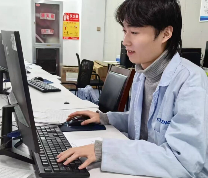 星火成炬,匠心筑梦:谁是年度最闪耀的“星”力量?配图